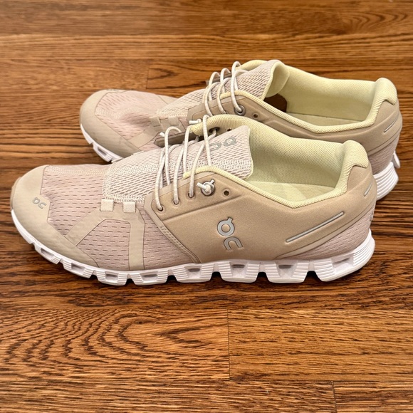On Cloud 5 women’s tennis shoe. light weight, slip on. - Picture 1 of 6
